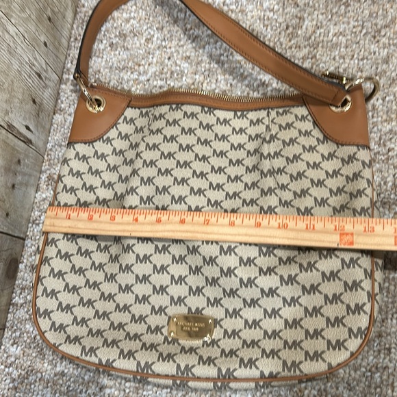 MICHAEL KORS Handbag New Condition - Picture 7 of 12